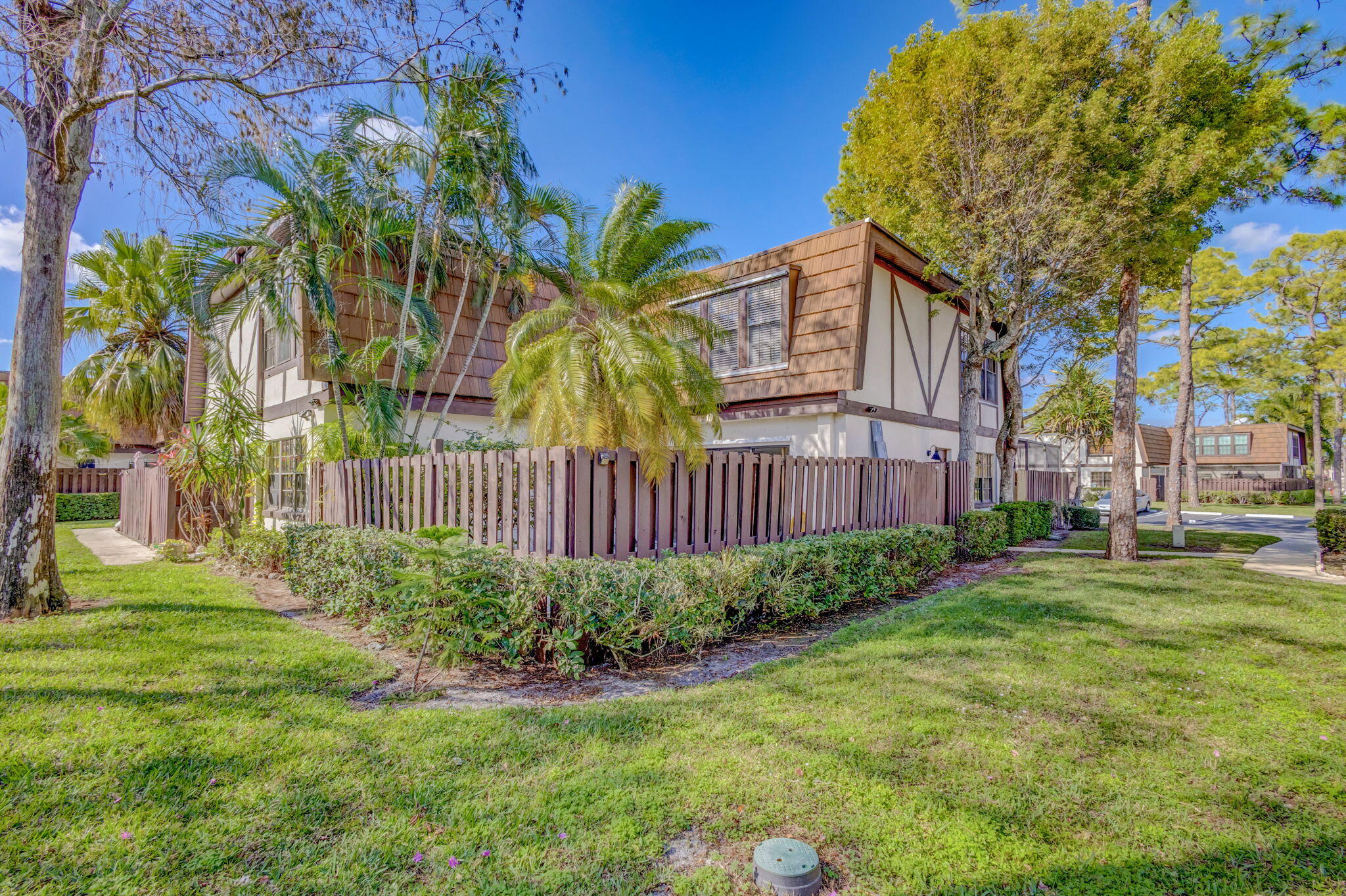 128 Weybridge B Circle B