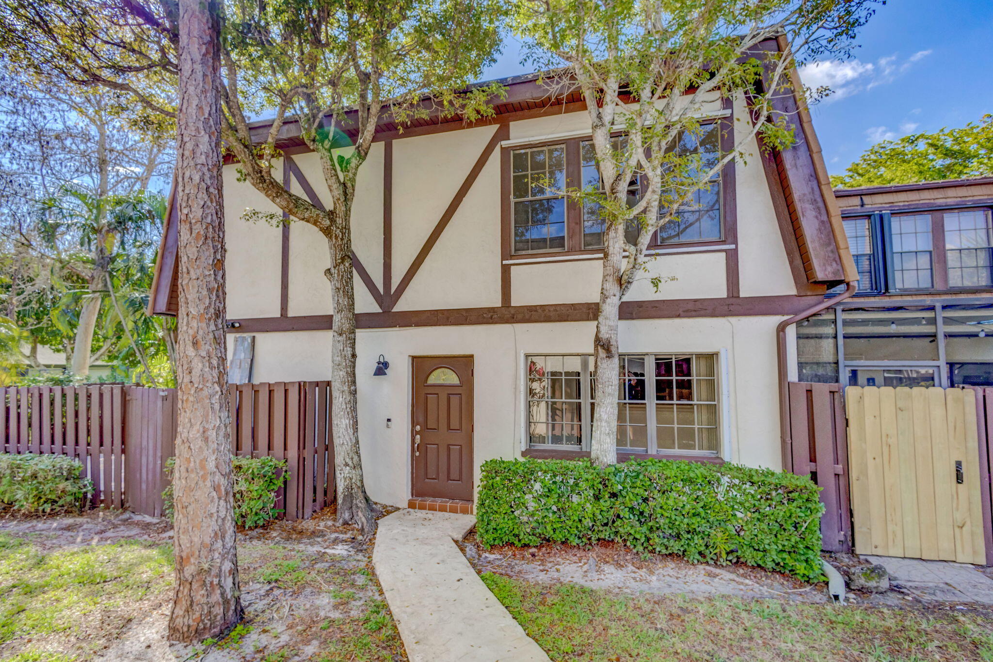 128 Weybridge B Circle B