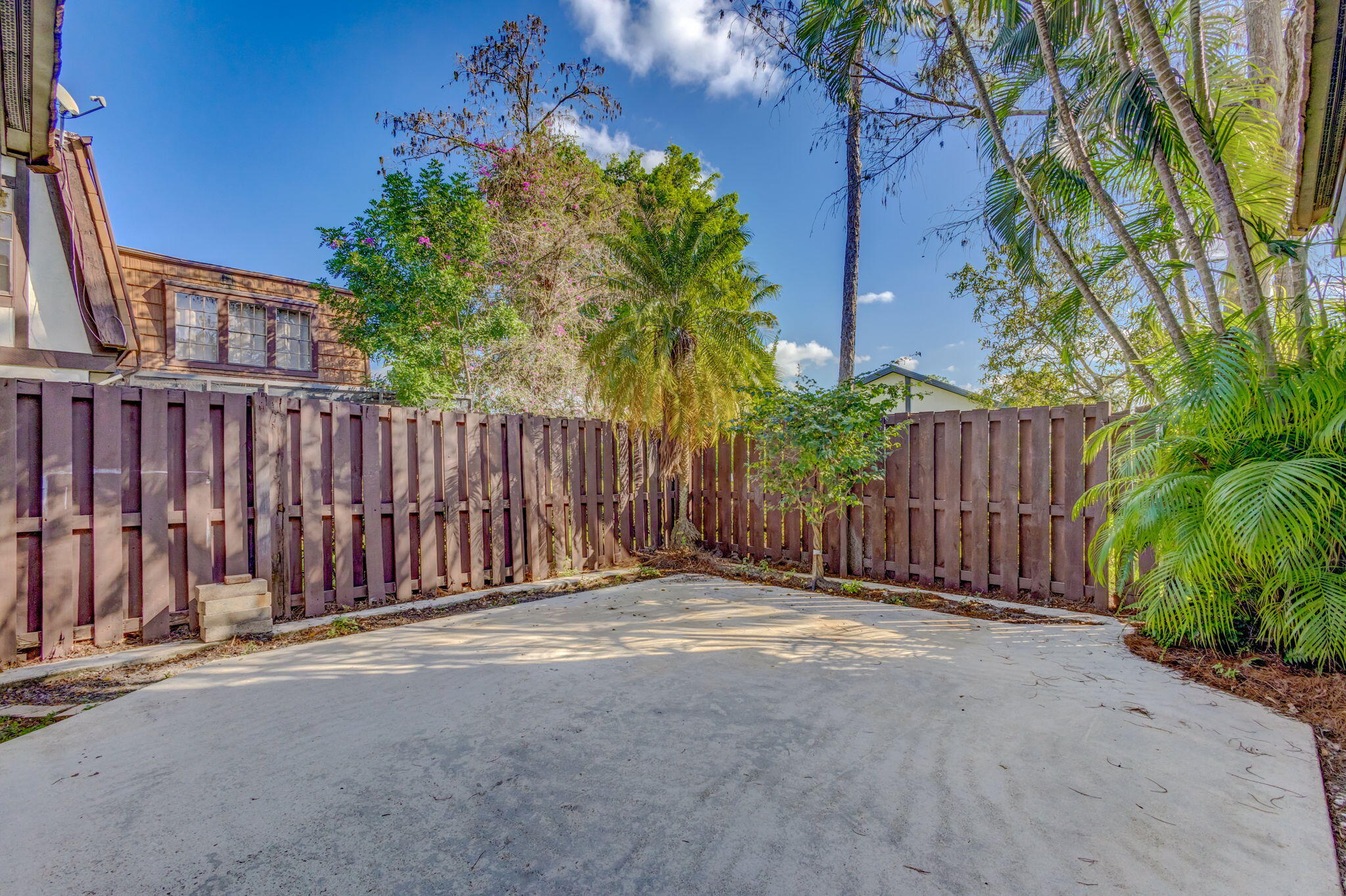 128 Weybridge B Circle B