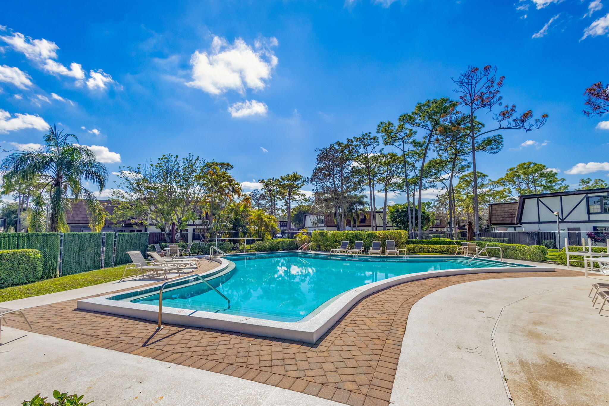 128 Weybridge B Circle B