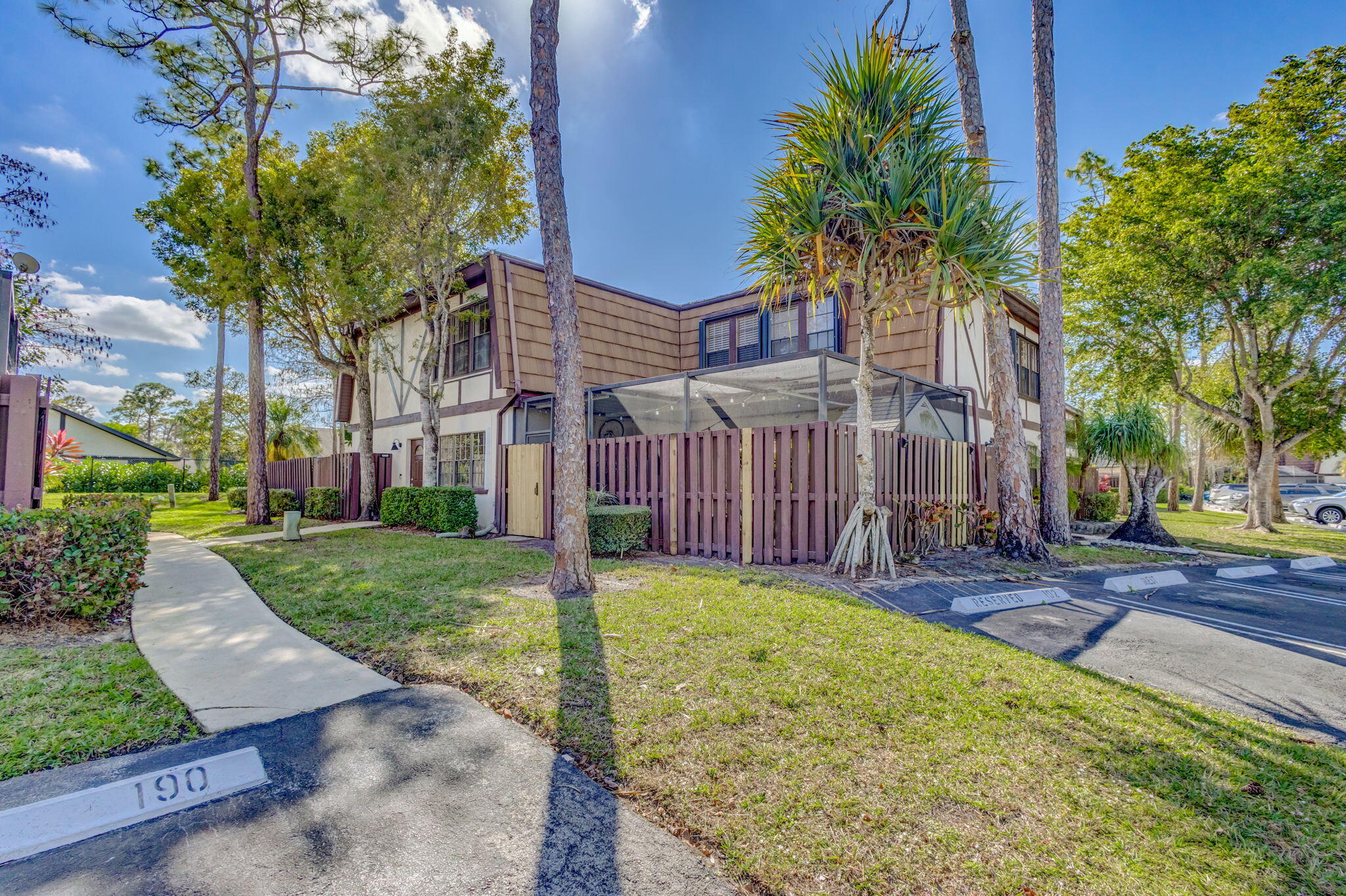 128 Weybridge B Circle B