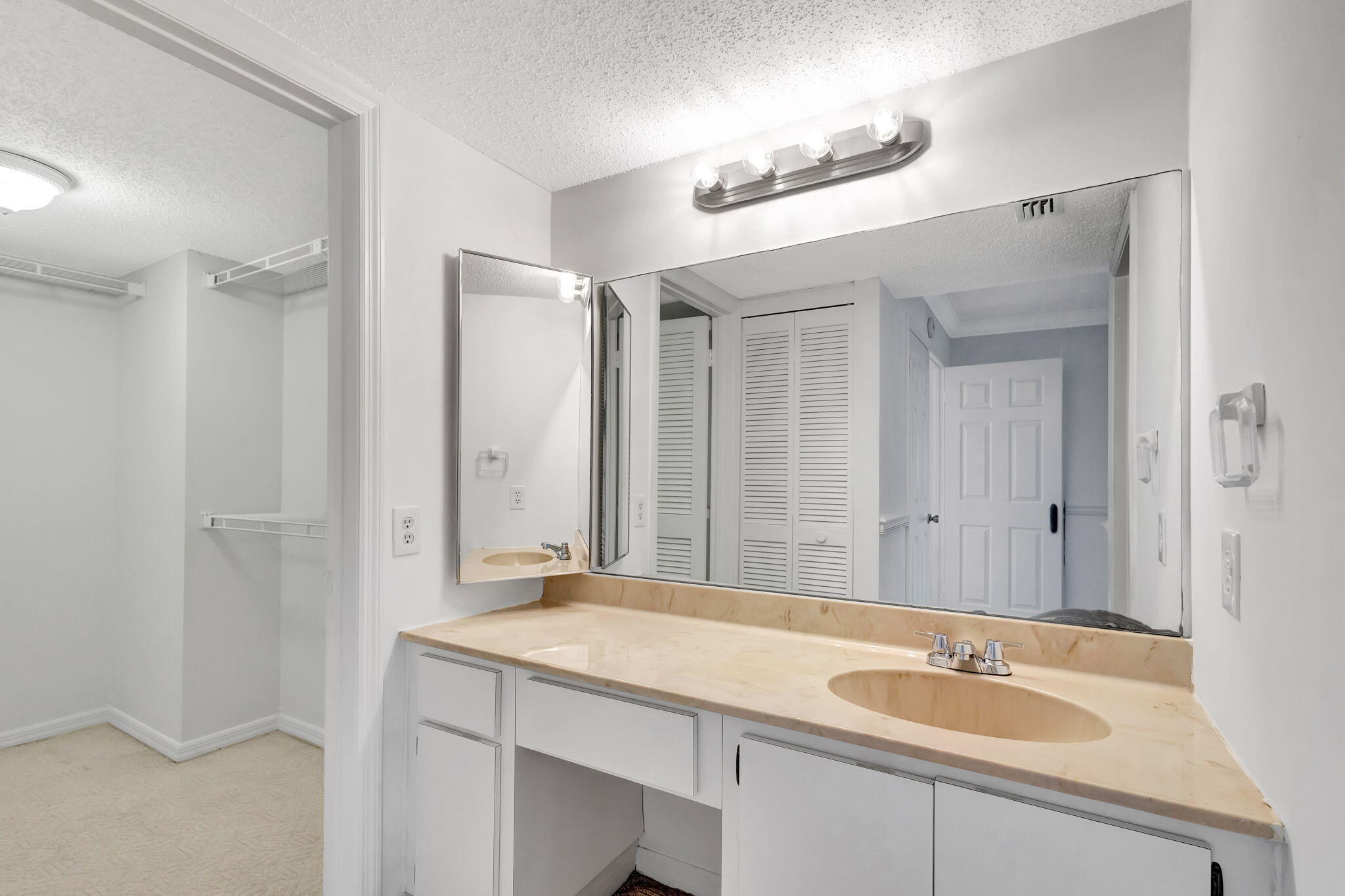 128 Weybridge B Circle B