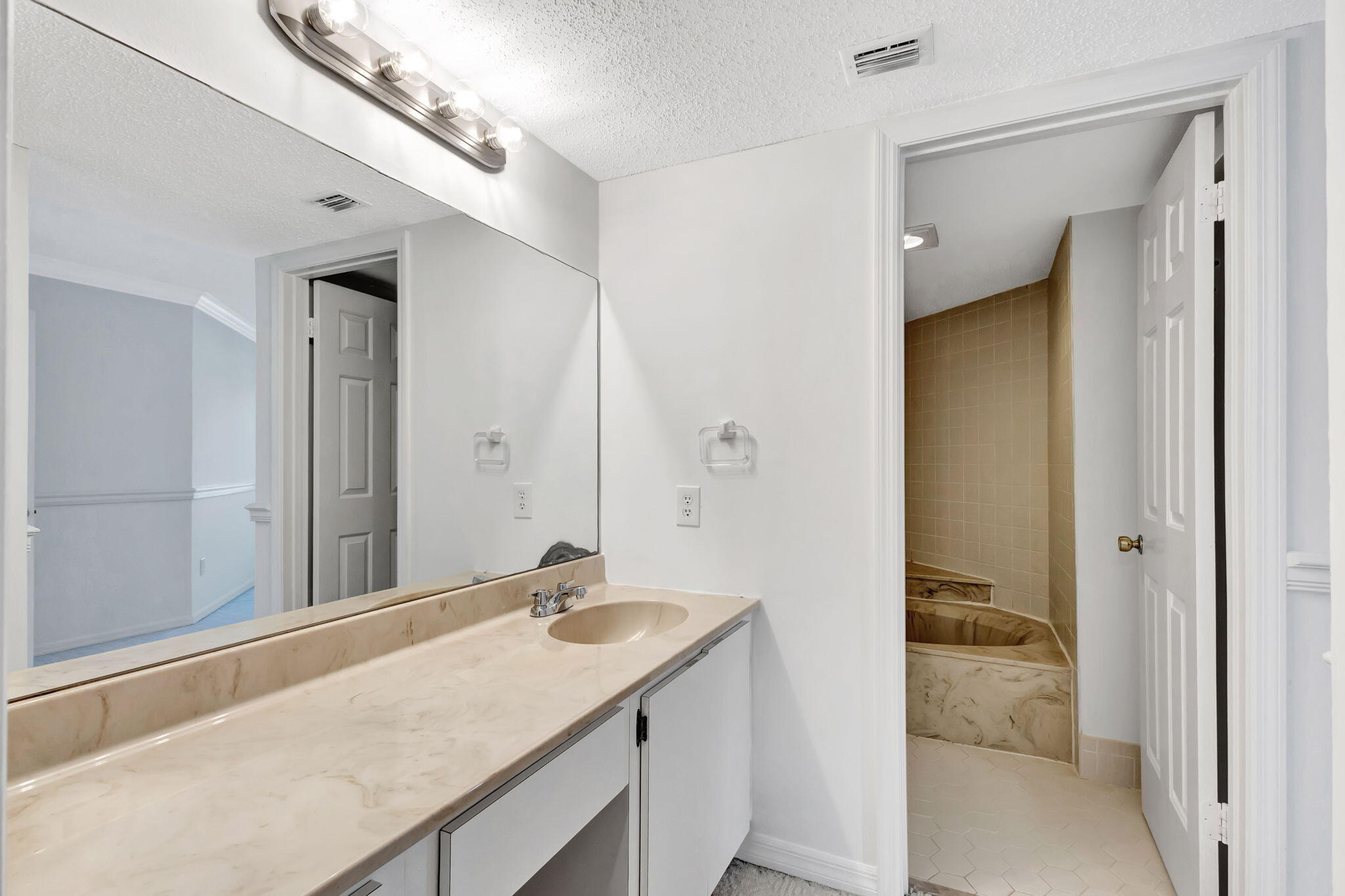 128 Weybridge B Circle B