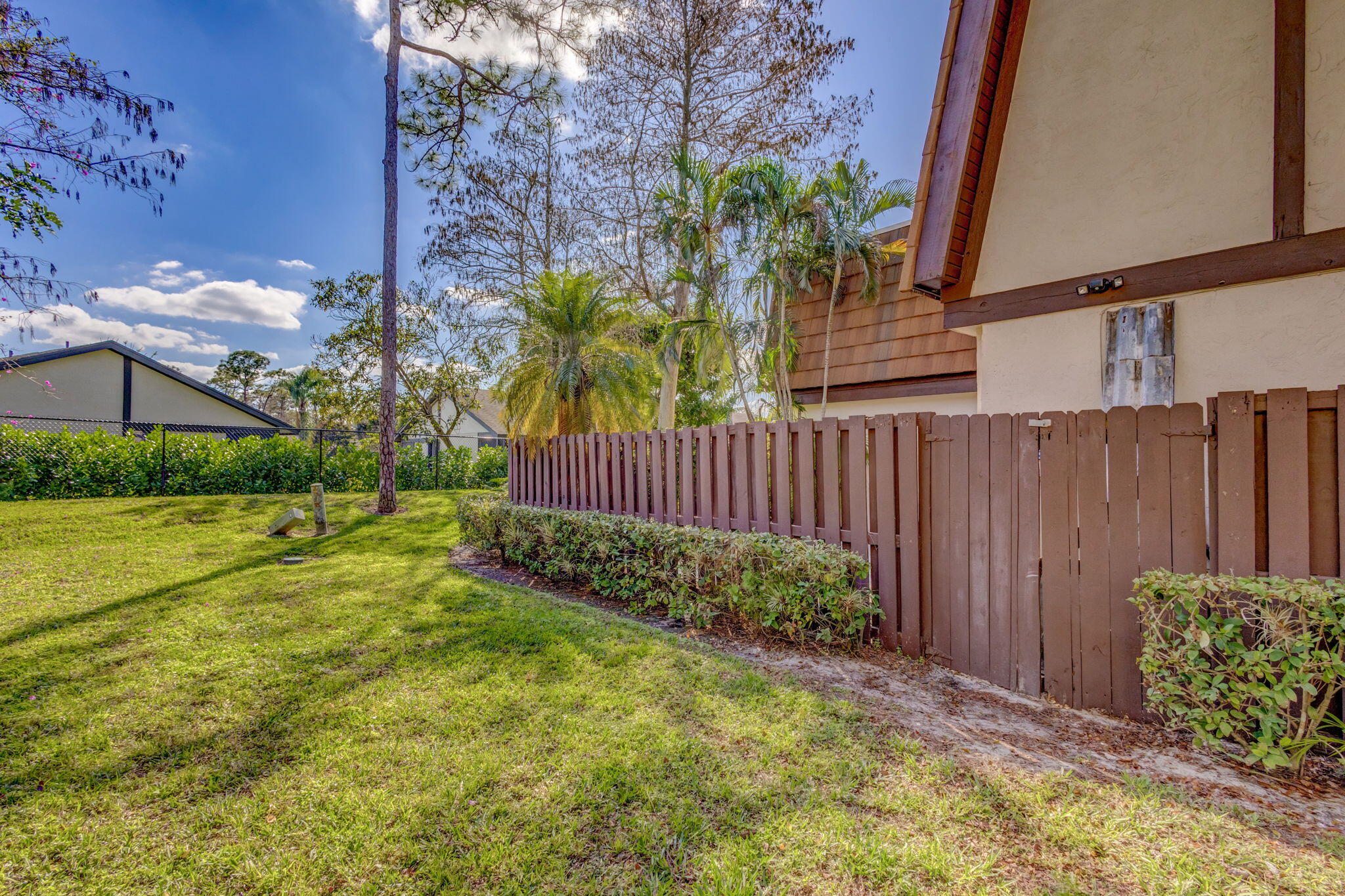128 Weybridge B Circle B