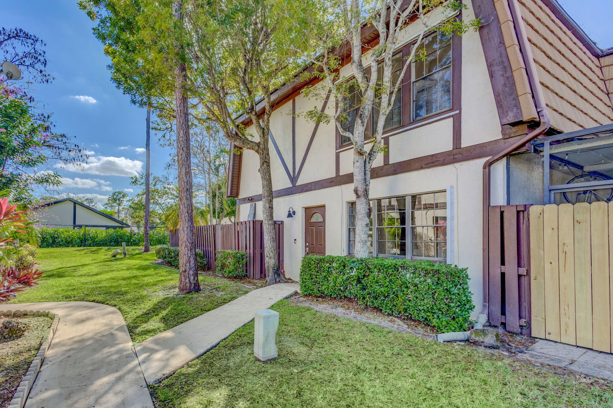 128 Weybridge B Circle B