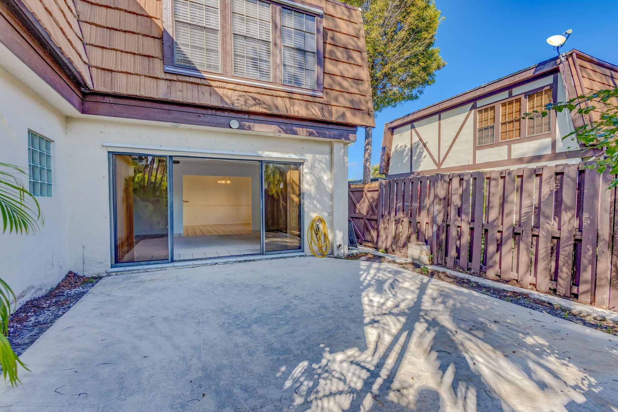 128 Weybridge B Circle B