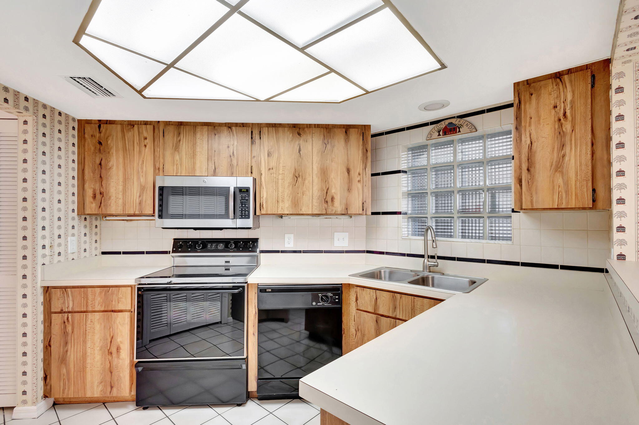 128 Weybridge B Circle B