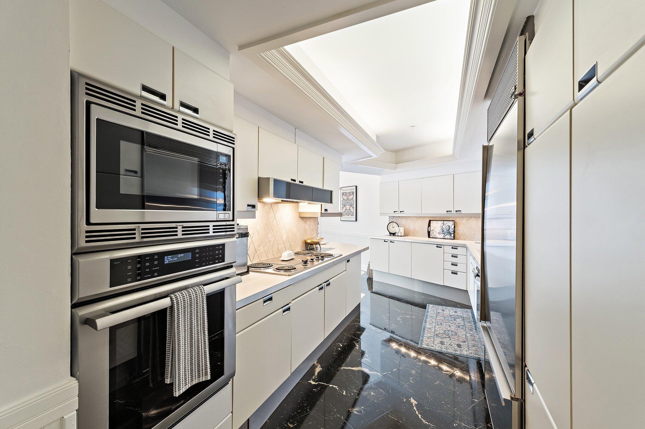 100 Lakeshore Drive 457