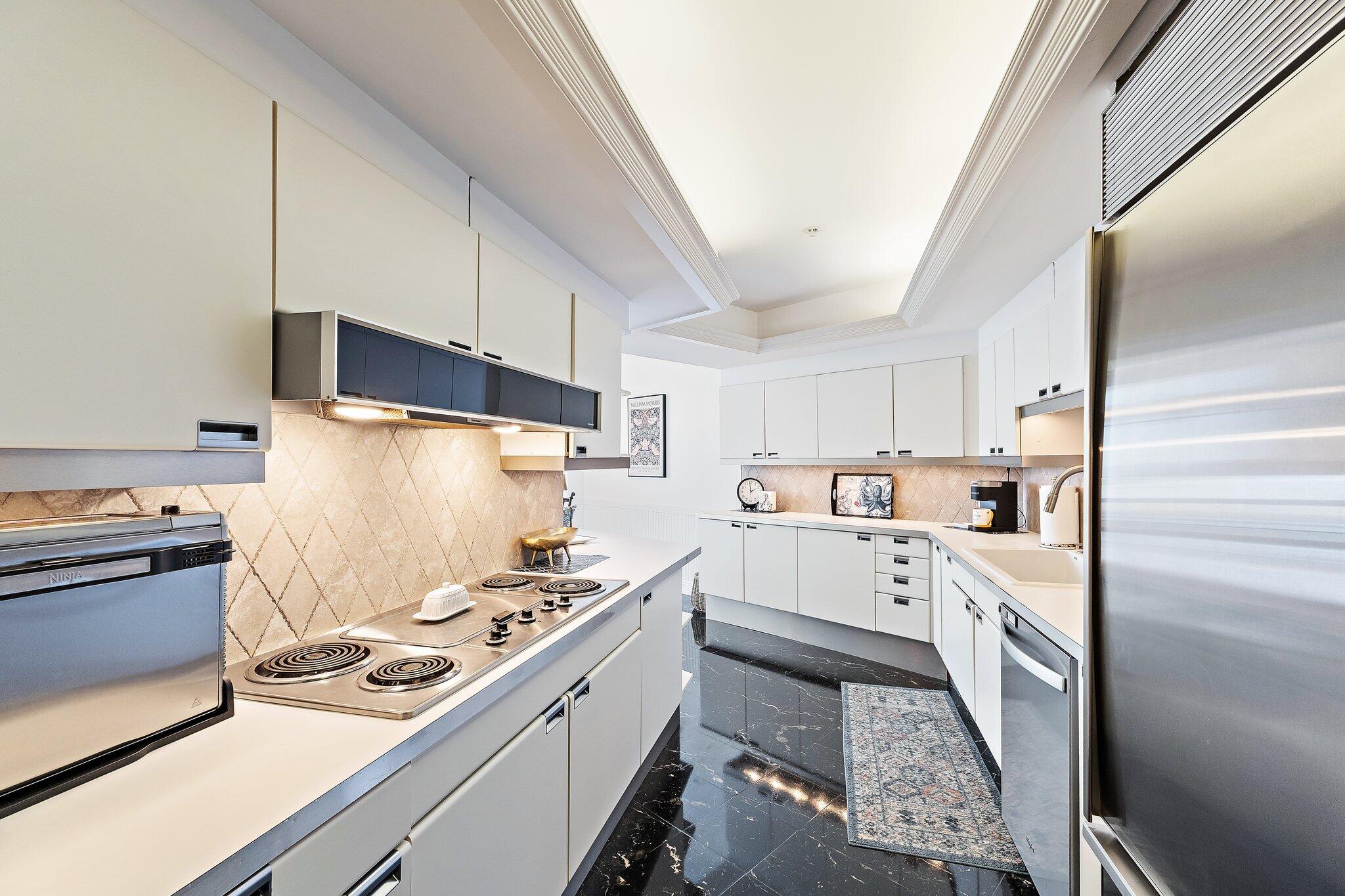 100 Lakeshore Drive 457