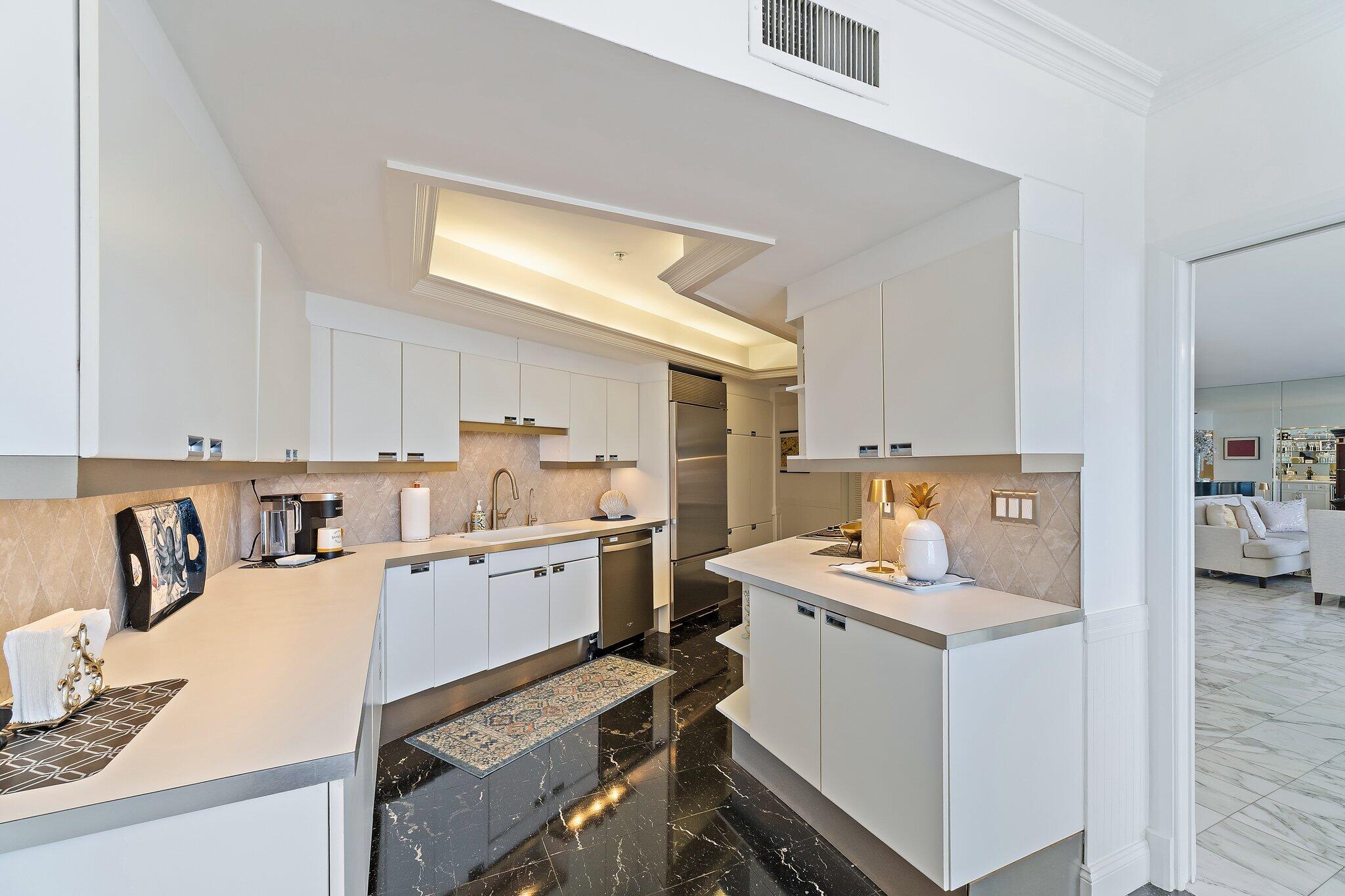 100 Lakeshore Drive 457