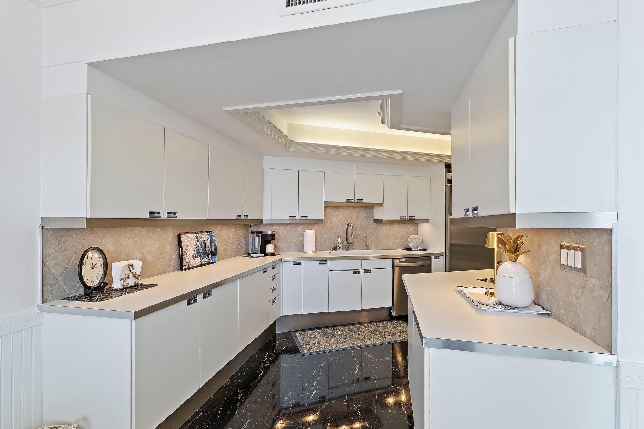 100 Lakeshore Drive 457