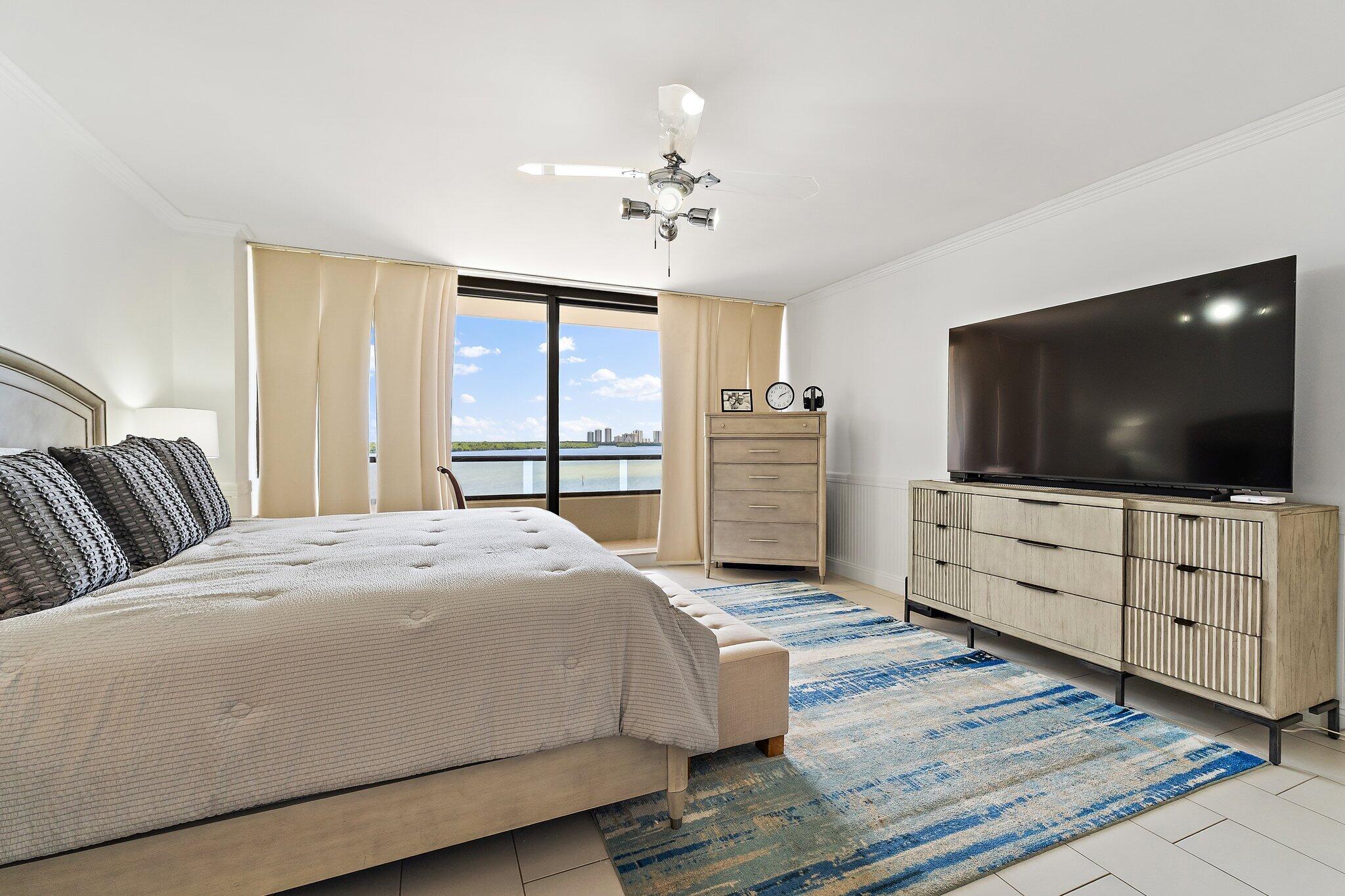 100 Lakeshore Drive 457