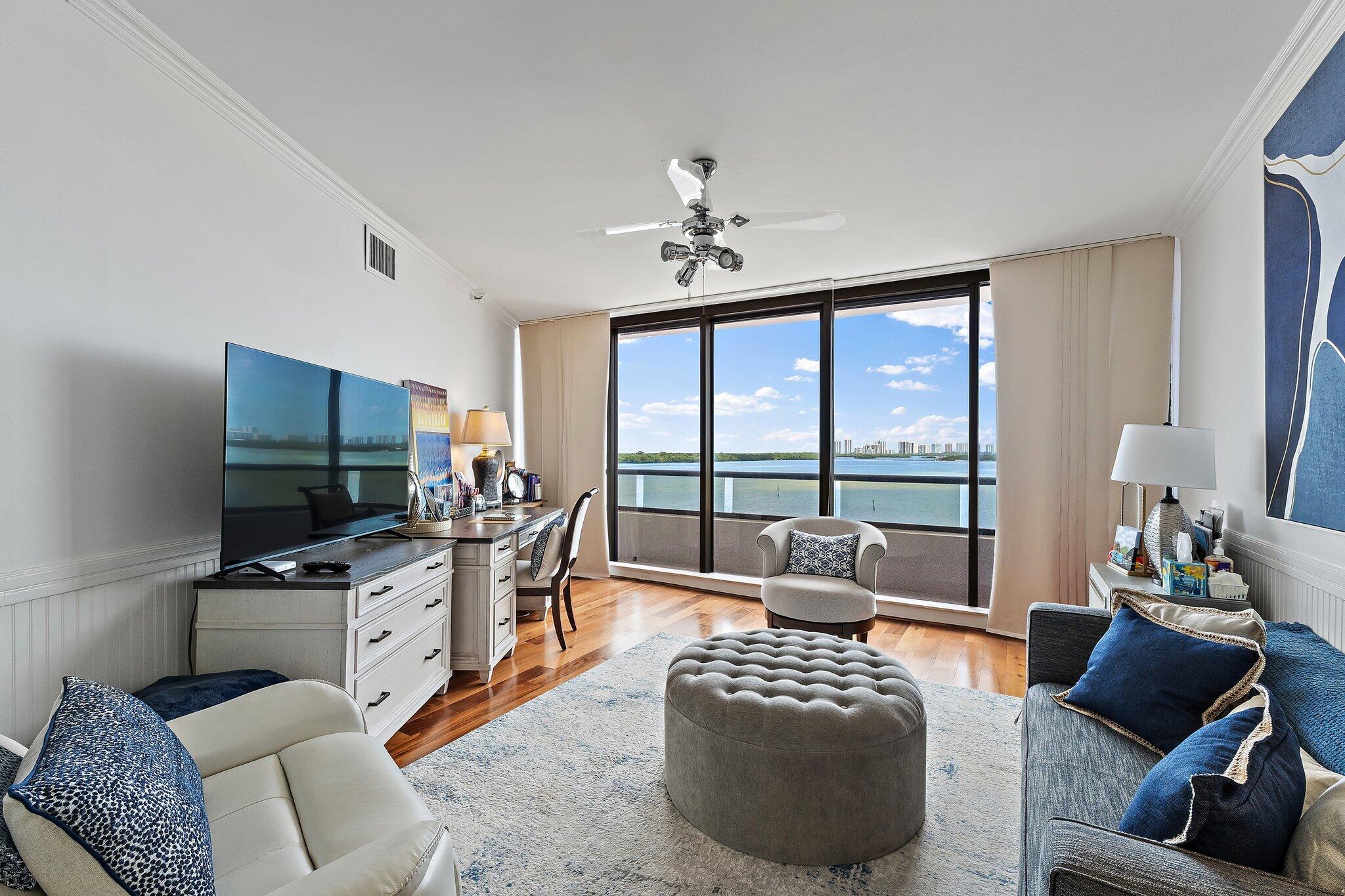 100 Lakeshore Drive 457