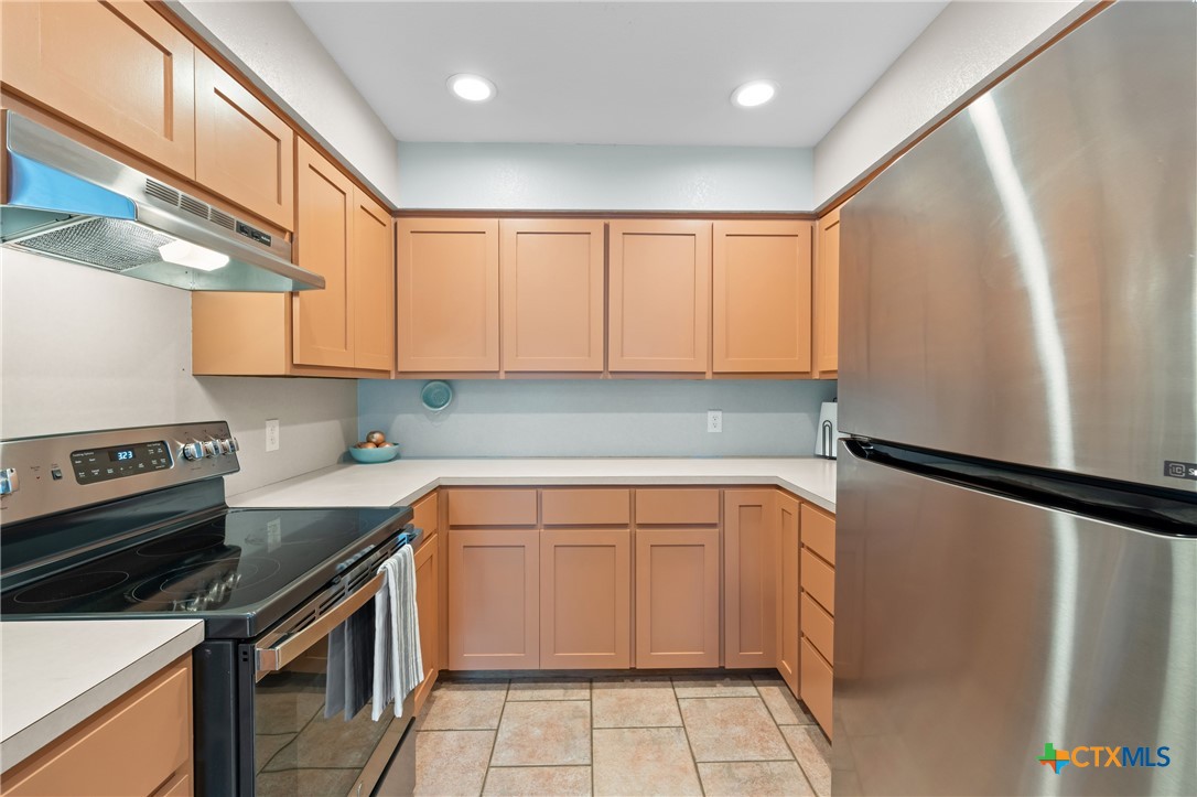 7114 N Lakeview Drive