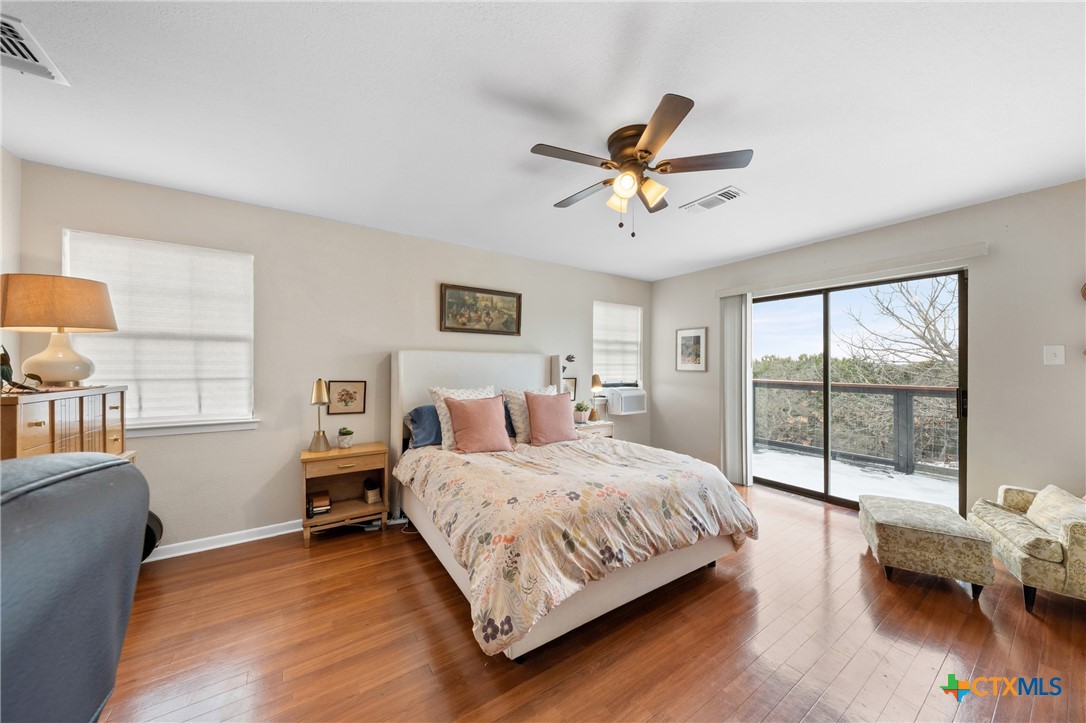 7114 N Lakeview Drive