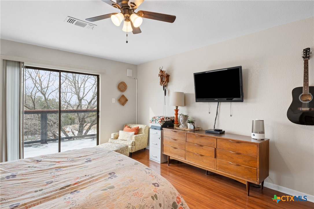 7114 N Lakeview Drive