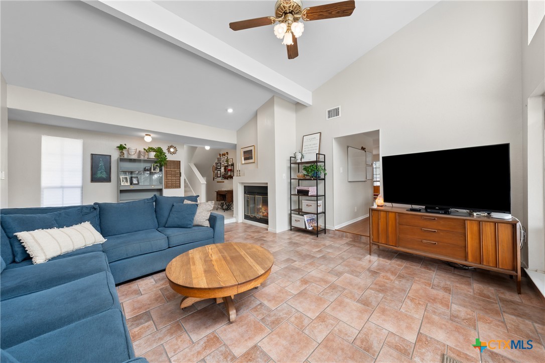 7114 N Lakeview Drive