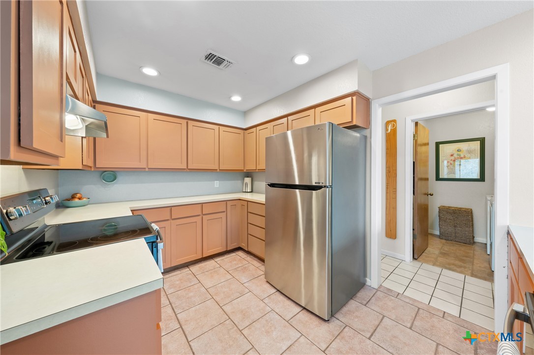 7114 N Lakeview Drive