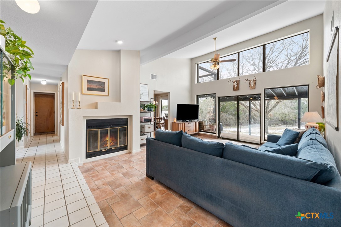 7114 N Lakeview Drive