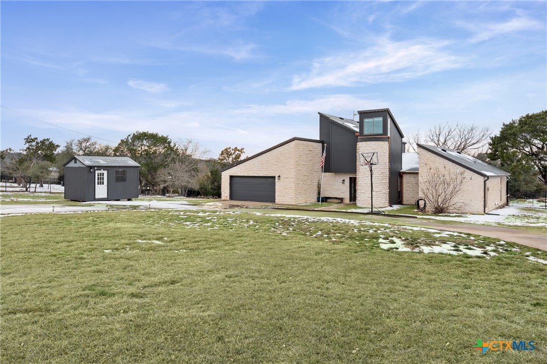 7114 N Lakeview Drive