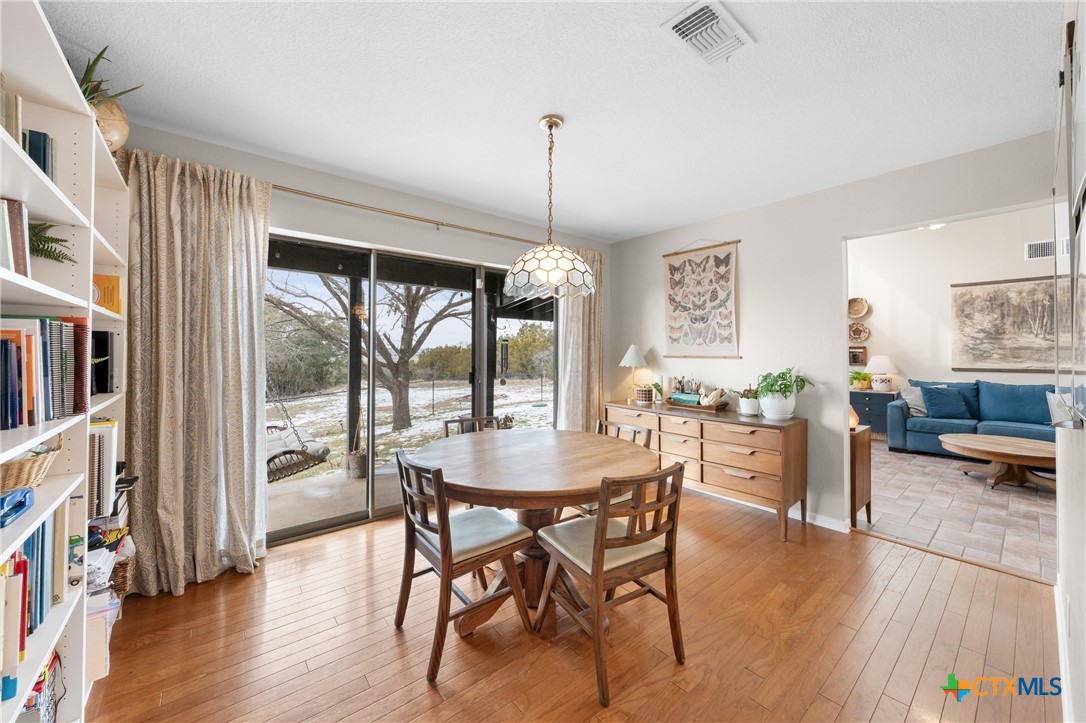 7114 N Lakeview Drive