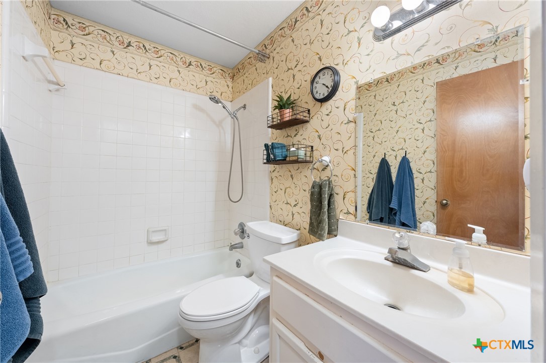 7114 N Lakeview Drive