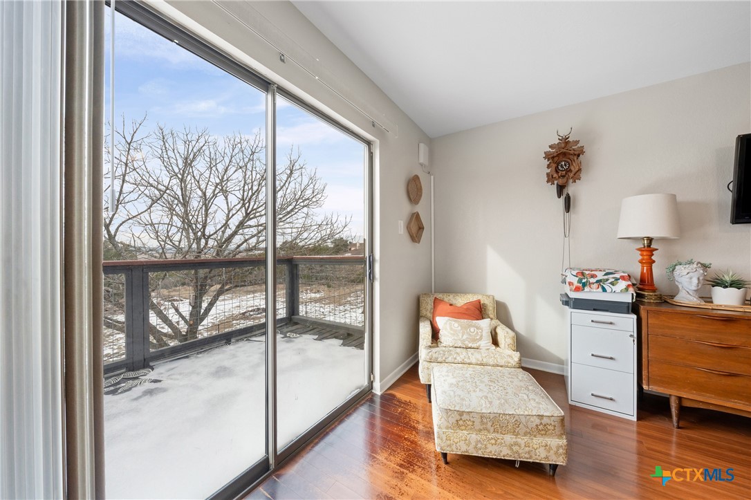 7114 N Lakeview Drive