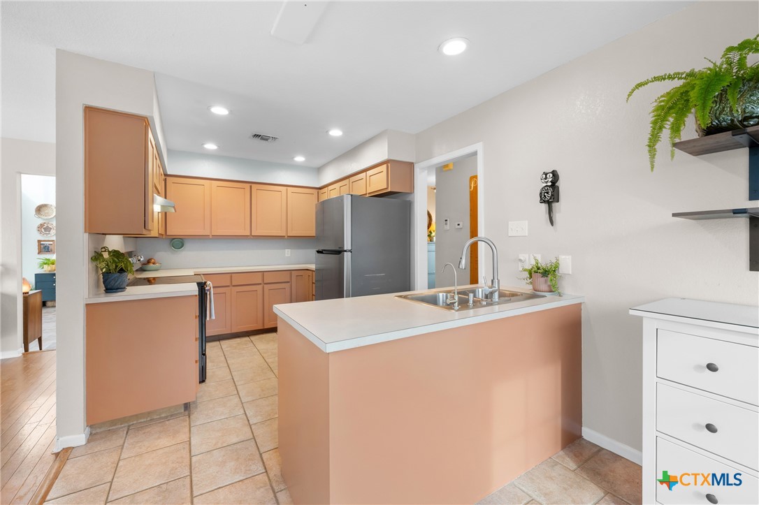 7114 N Lakeview Drive