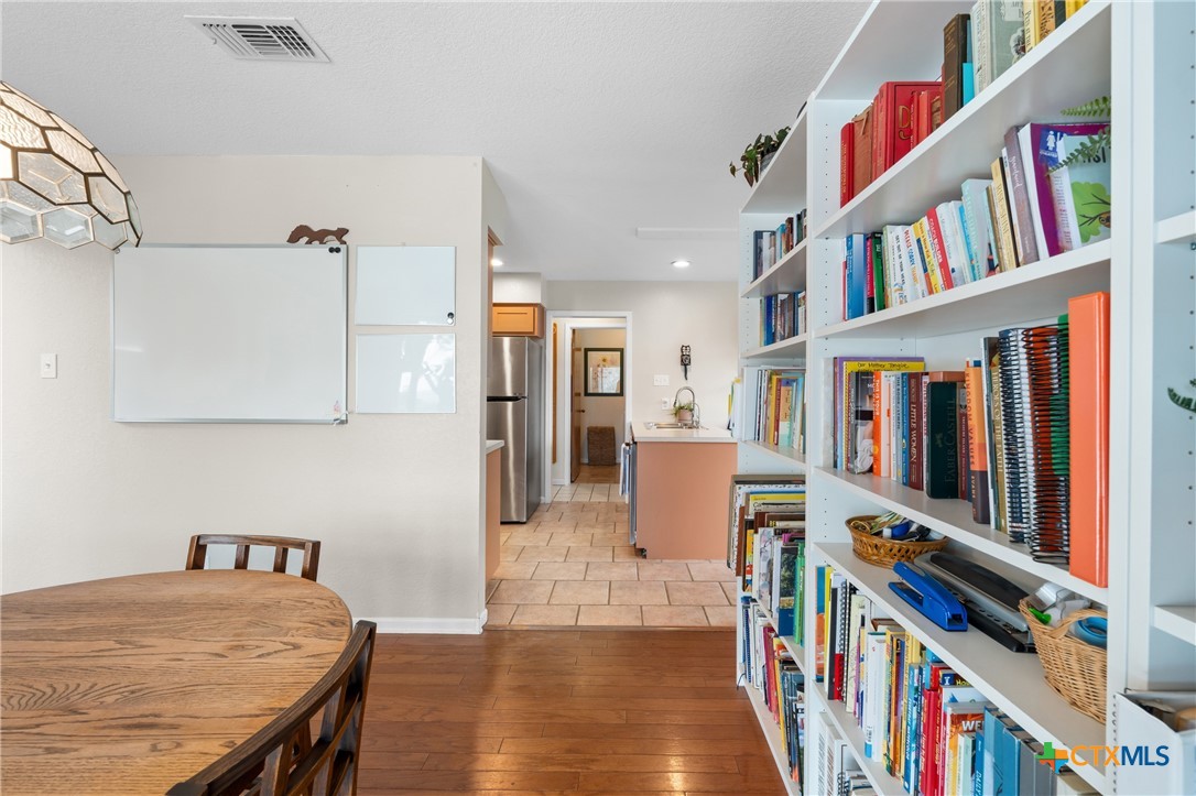 7114 N Lakeview Drive