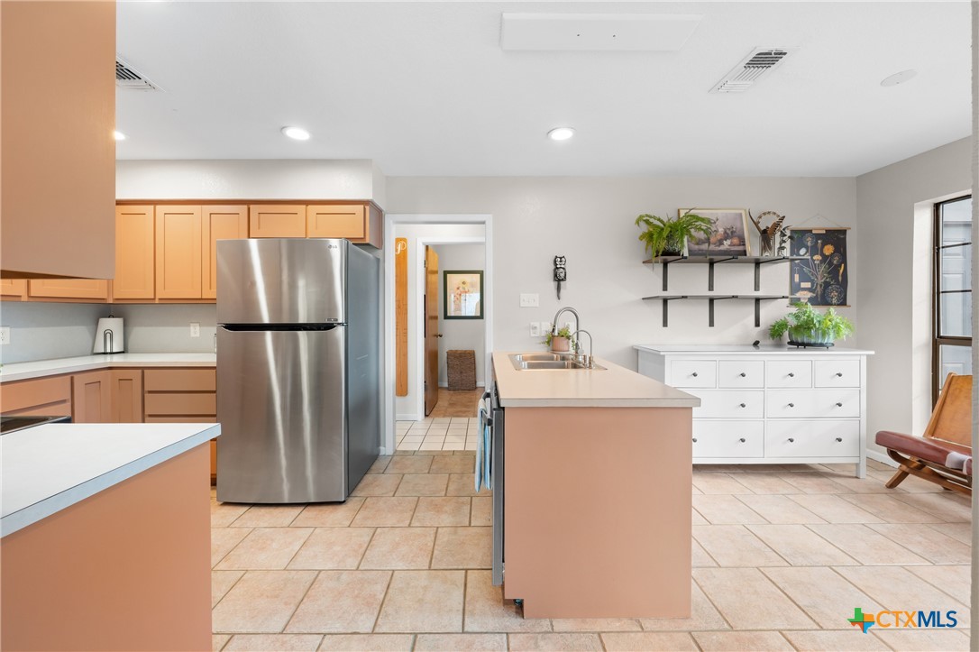 7114 N Lakeview Drive