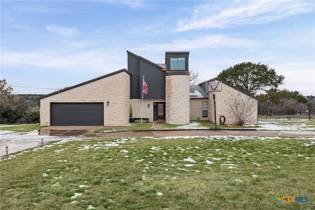 7114 N Lakeview Drive