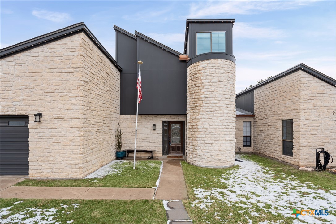 7114 N Lakeview Drive