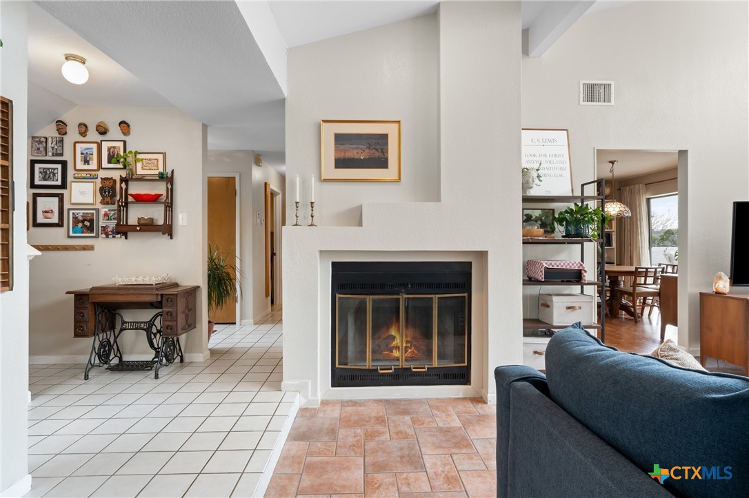 7114 N Lakeview Drive