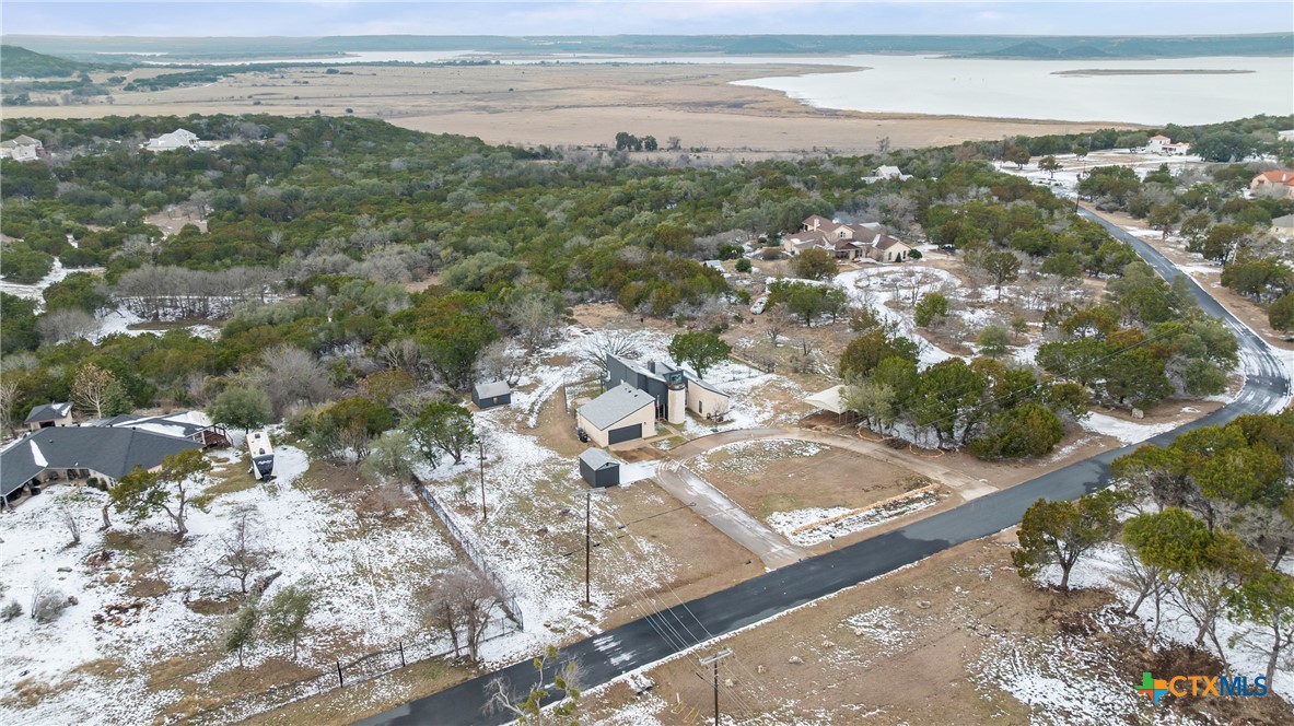 7114 N Lakeview Drive