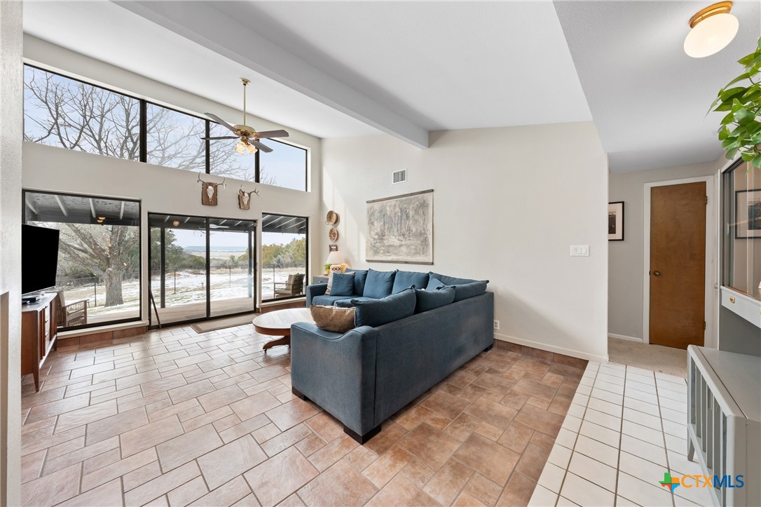 7114 N Lakeview Drive