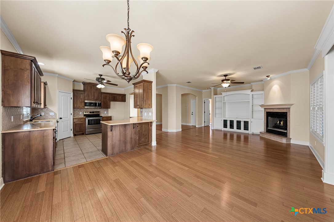 1504 Wisteria Lane