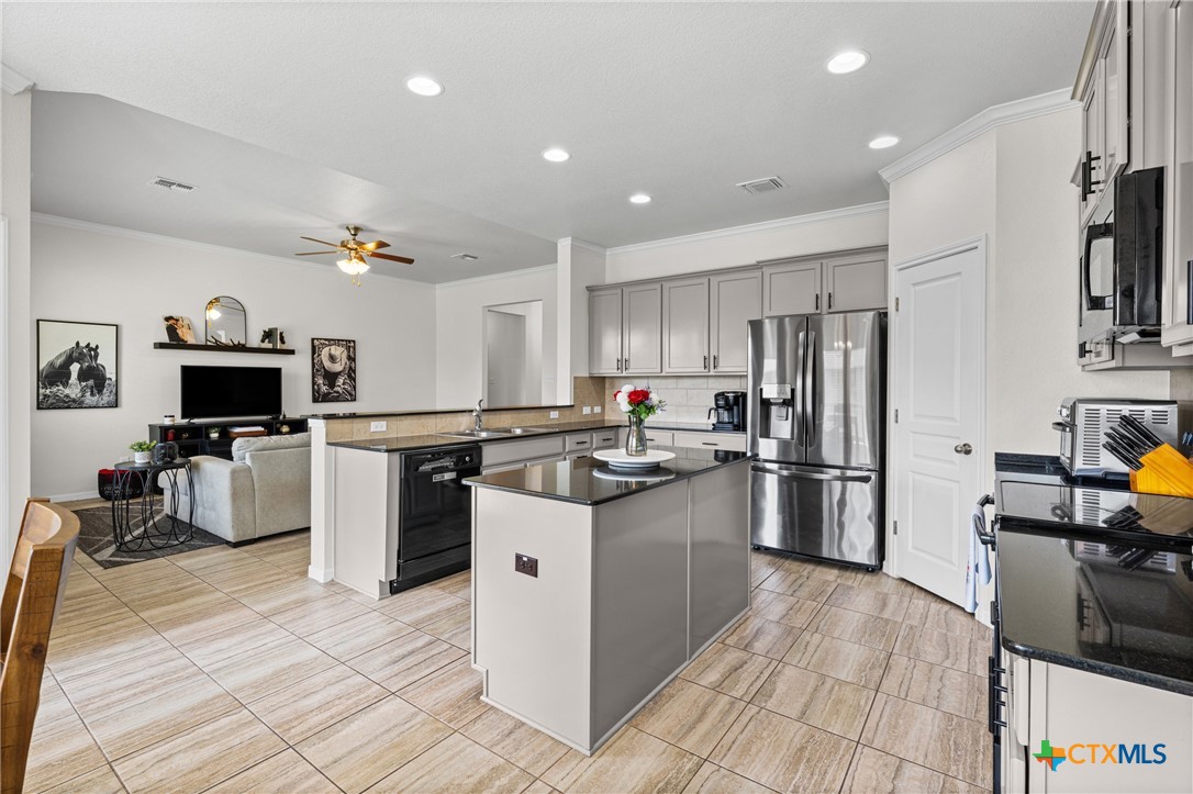 815 Cross Drive