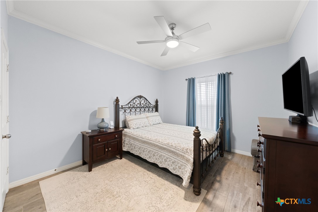 2215 Fox Glen Lane