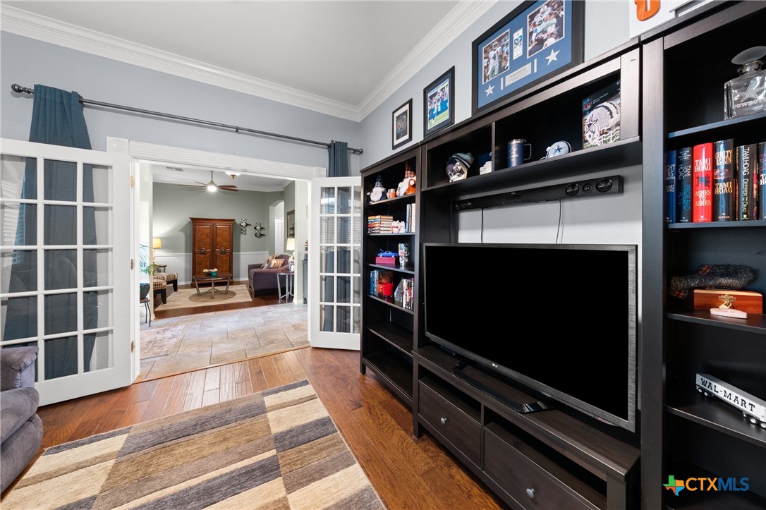 2215 Fox Glen Lane