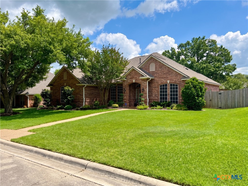 2215 Fox Glen Lane