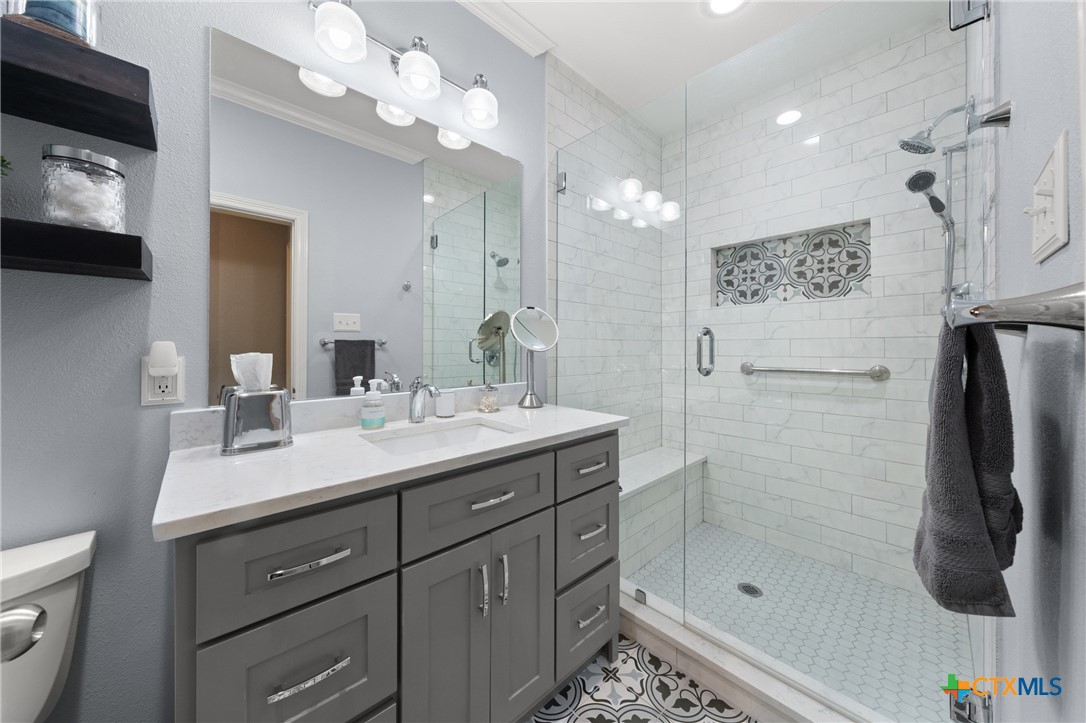 2215 Fox Glen Lane
