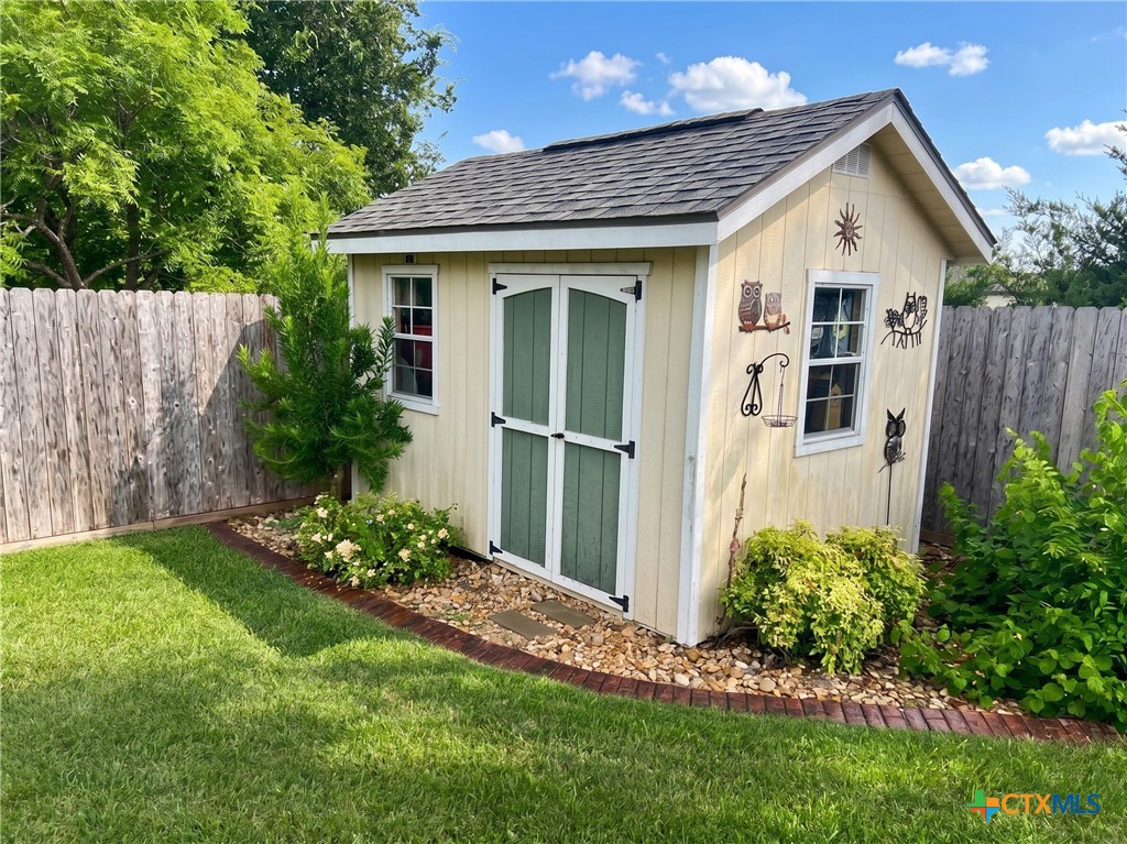 2215 Fox Glen Lane