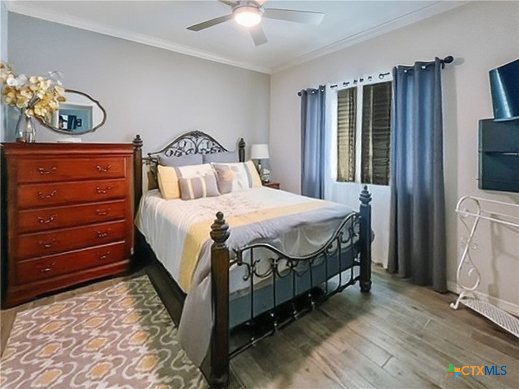2215 Fox Glen Lane