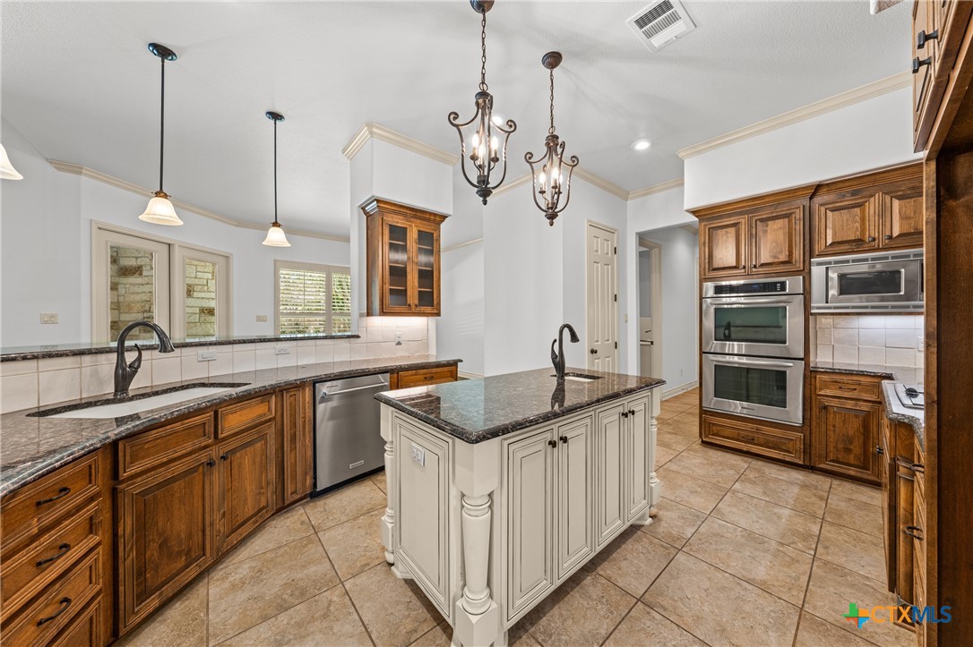 6212 Wooded Creek Cove