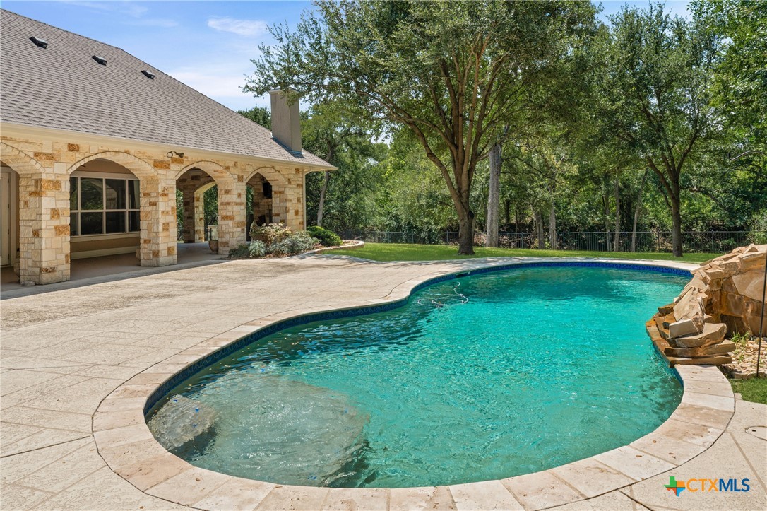 6212 Wooded Creek Cove
