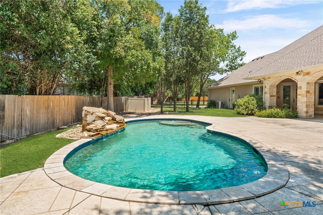 6212 Wooded Creek Cove
