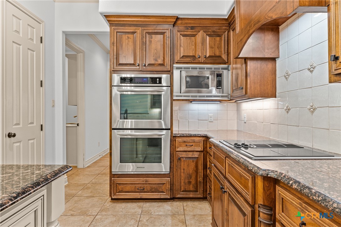 6212 Wooded Creek Cove