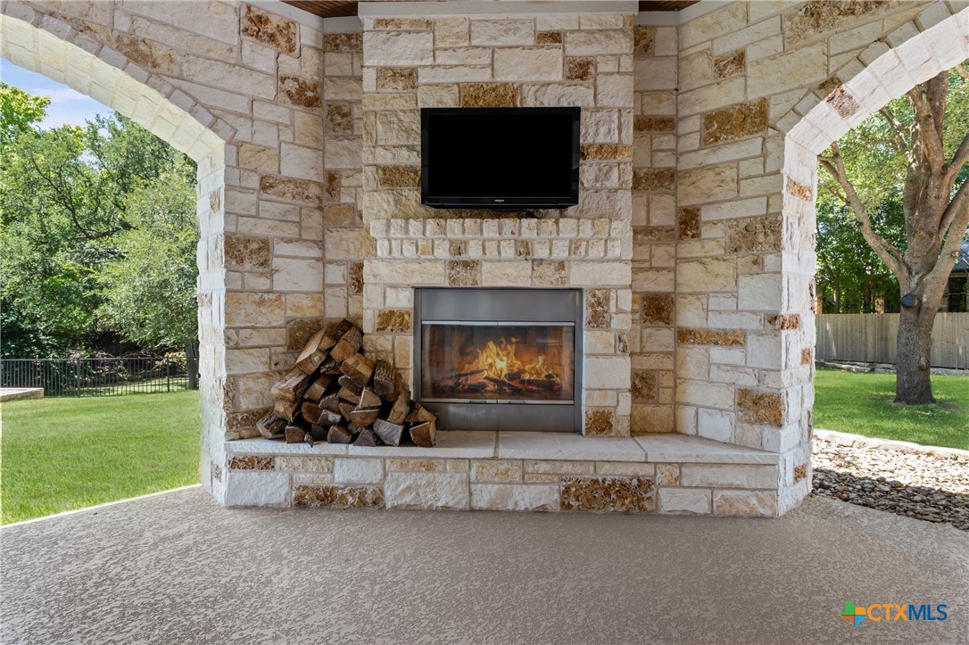 6212 Wooded Creek Cove