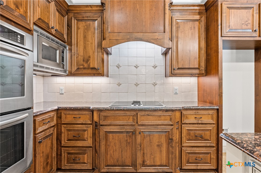 6212 Wooded Creek Cove