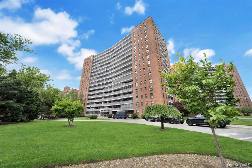 61-15 98th Street Unit: 16H